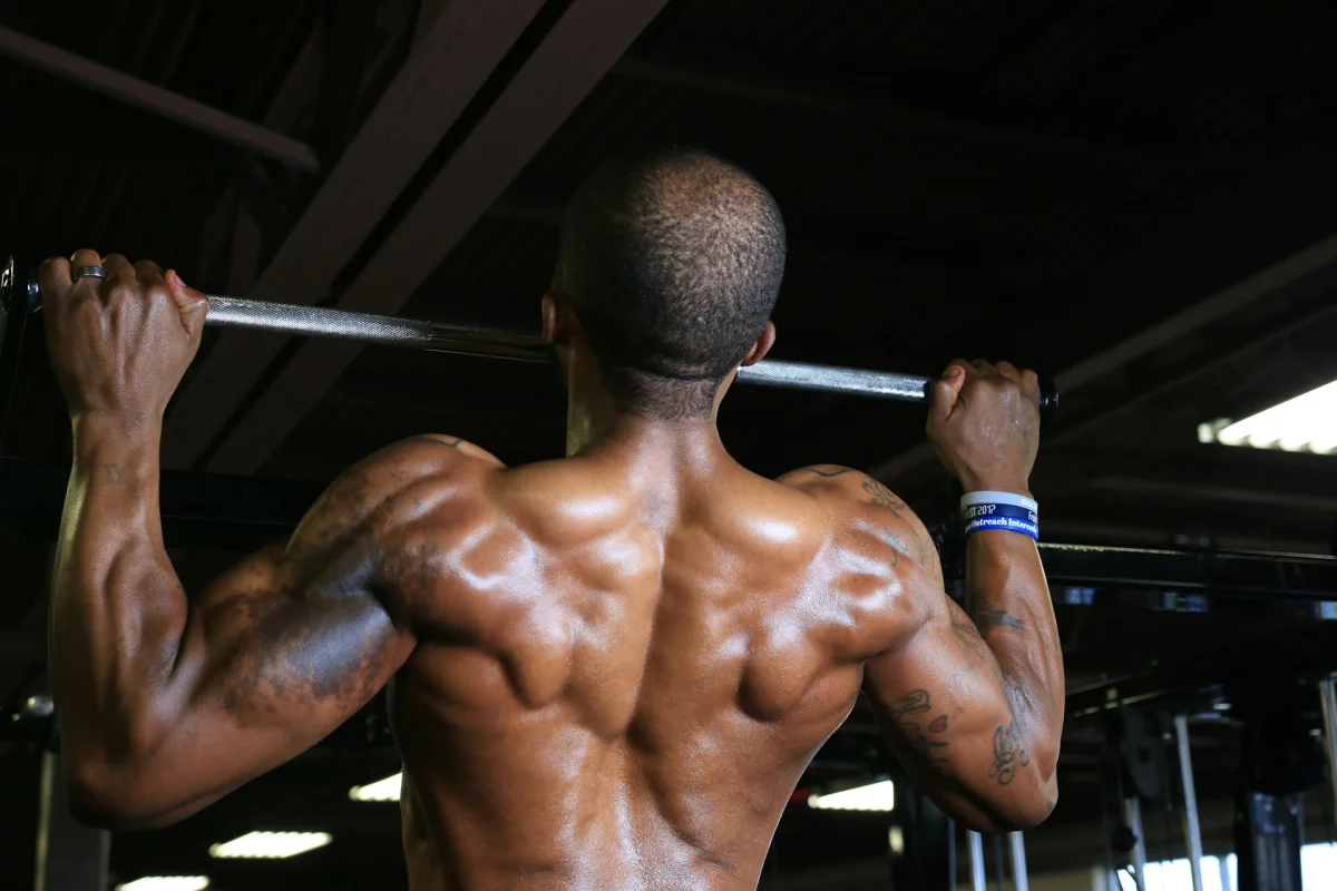 Pull-Ups: Fitness ve Calisthenics'teki Vücut Ağırlığı Egzersizlerinin Kralı