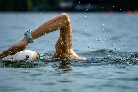 Fitness sektöründe nihai tüm vücut ve kardiyo egzersizi olarak yüzme