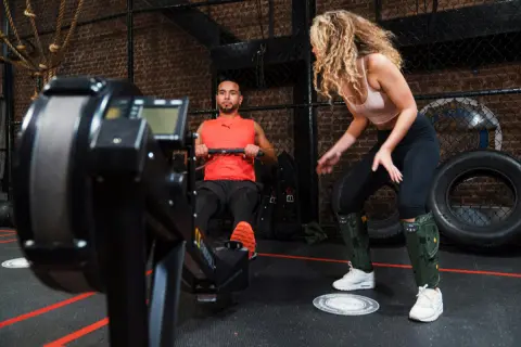 Rudern im Fitnessstudio: Die beste Übung für einen starken Rücken